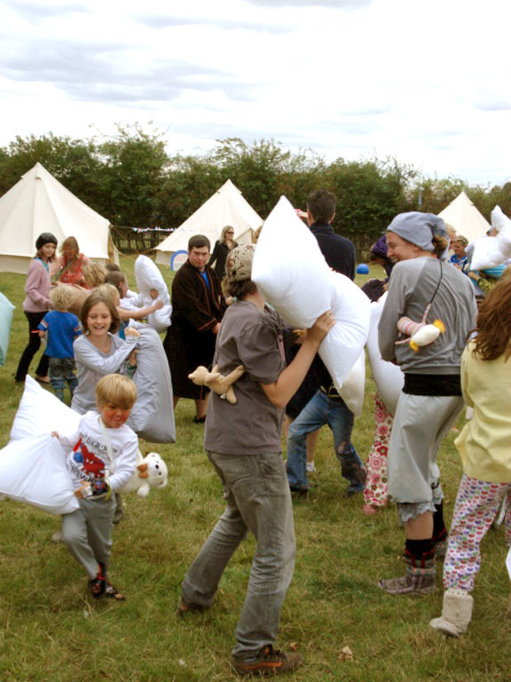 Pillow Fight Command at Festinho