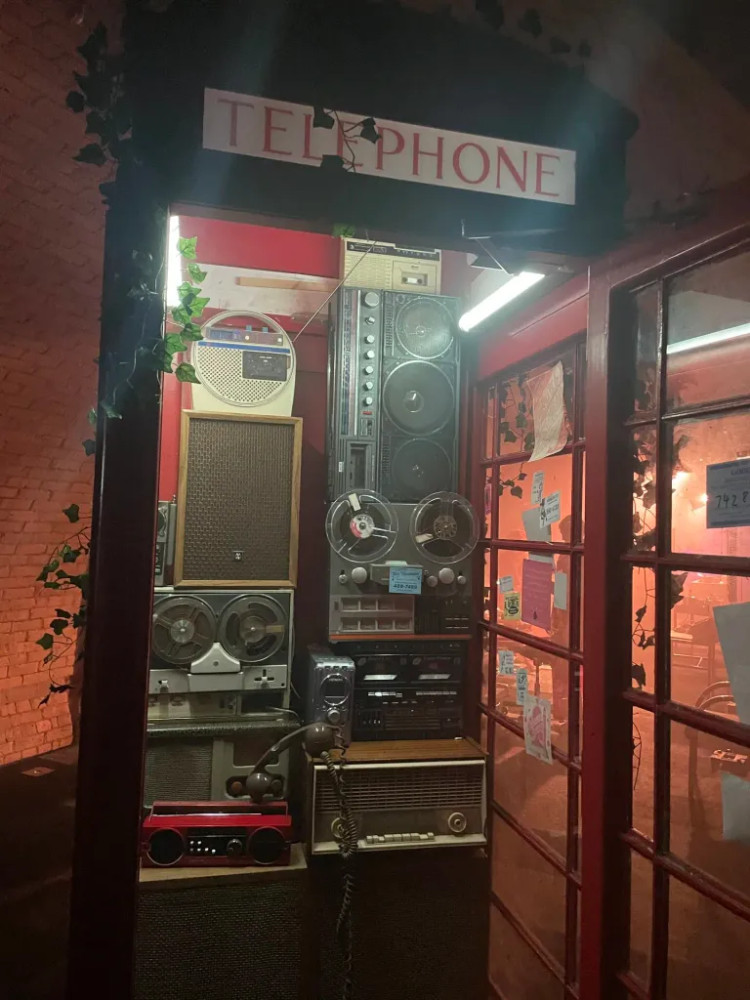The Beggars phone box