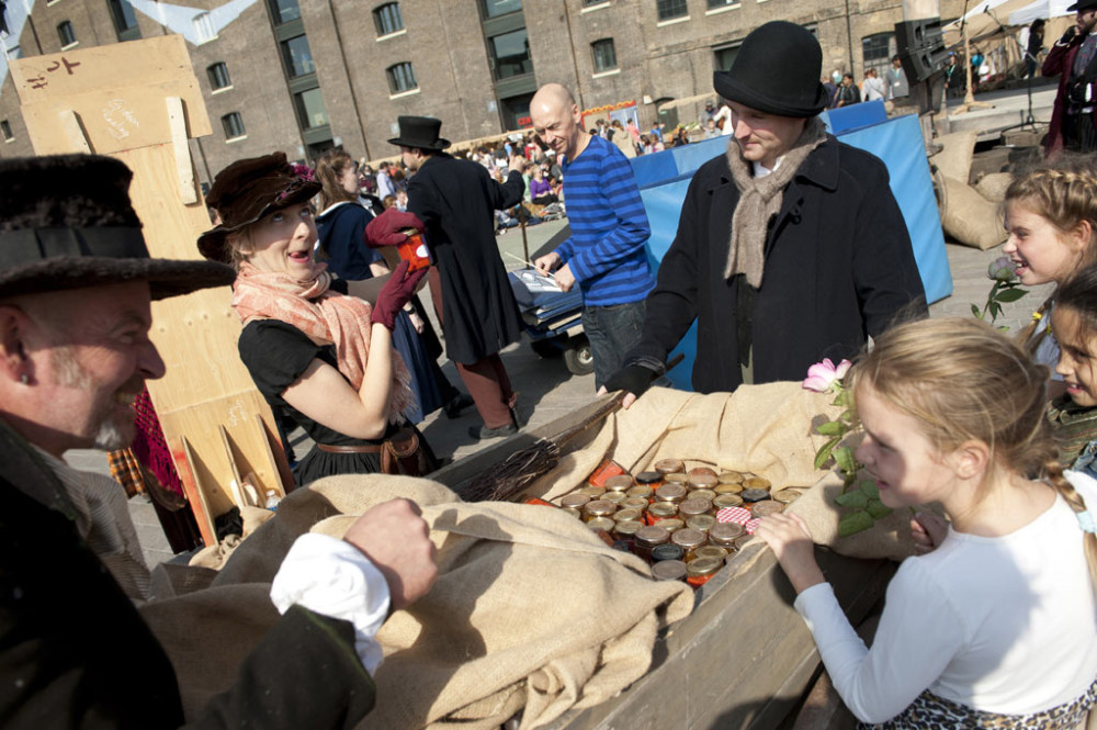 Patrick O Dores and Jenny Popham on the Barrow selling Peter